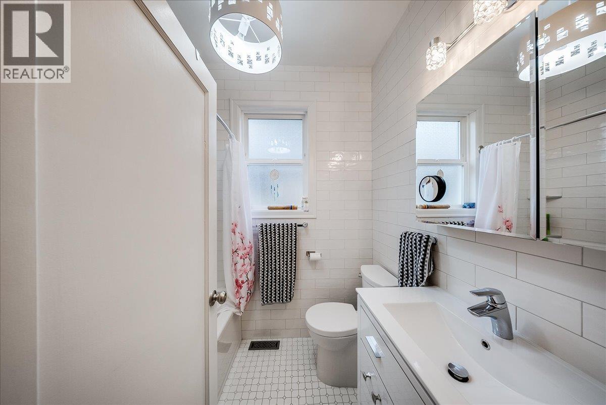 2081 Second Avenue, Trail, British Columbia  V1R 1N4 - Photo 19 - 10397859