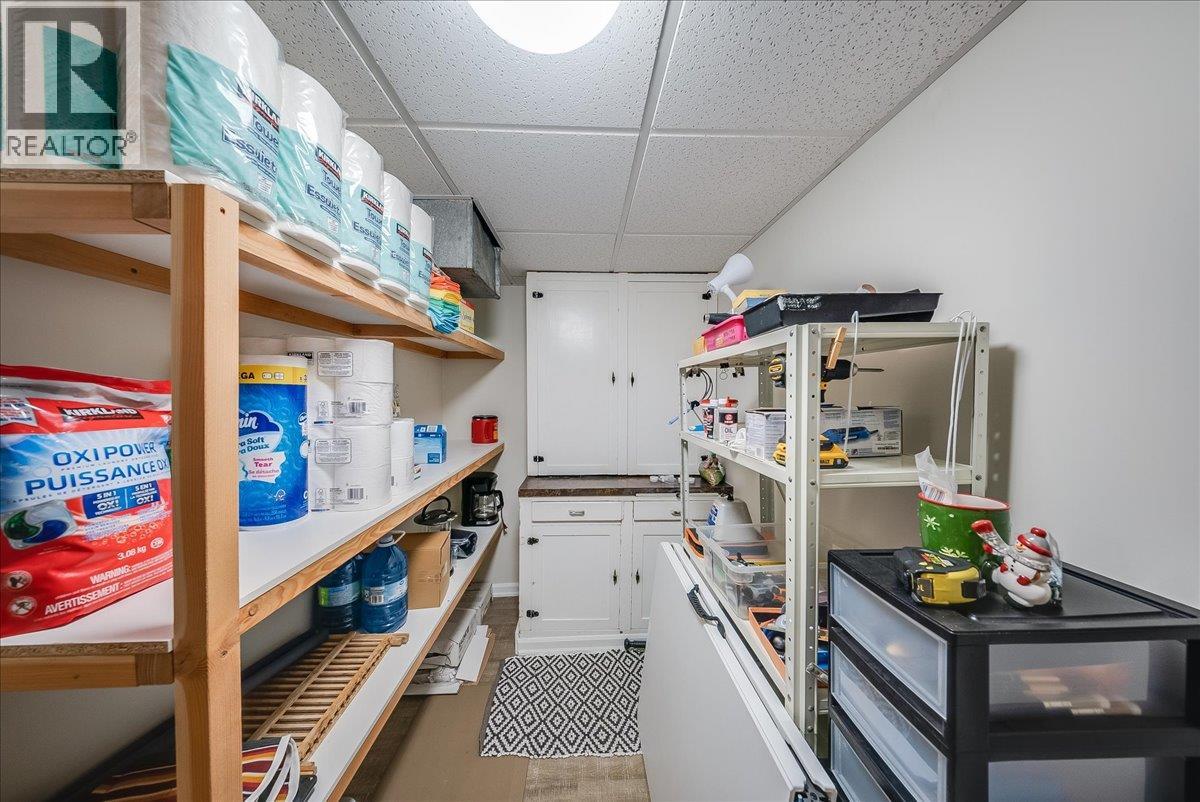 2081 Second Avenue, Trail, British Columbia  V1R 1N4 - Photo 31 - 10397859
