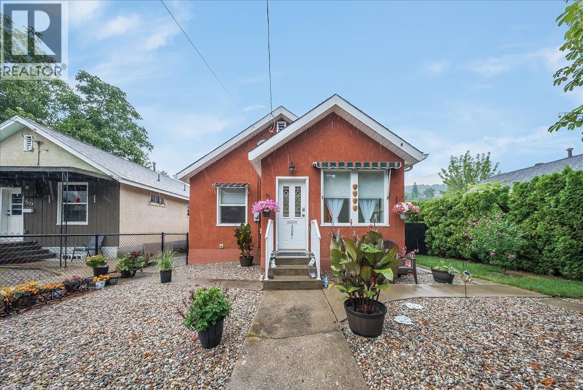 2081 Second Avenue, Trail, British Columbia  V1R 1N4 - Photo 32 - 10397859