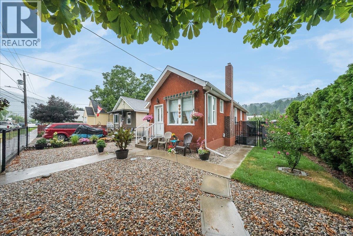 2081 Second Avenue, Trail, British Columbia  V1R 1N4 - Photo 34 - 10397859