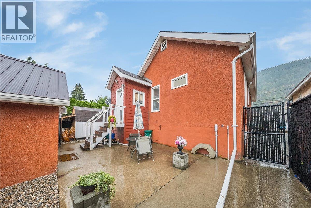 2081 Second Avenue, Trail, British Columbia  V1R 1N4 - Photo 38 - 10397859