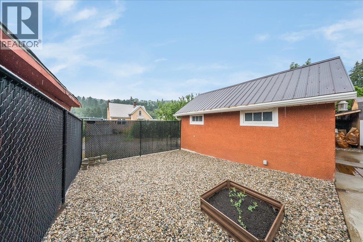 2081 Second Avenue, Trail, British Columbia  V1R 1N4 - Photo 39 - 10397859