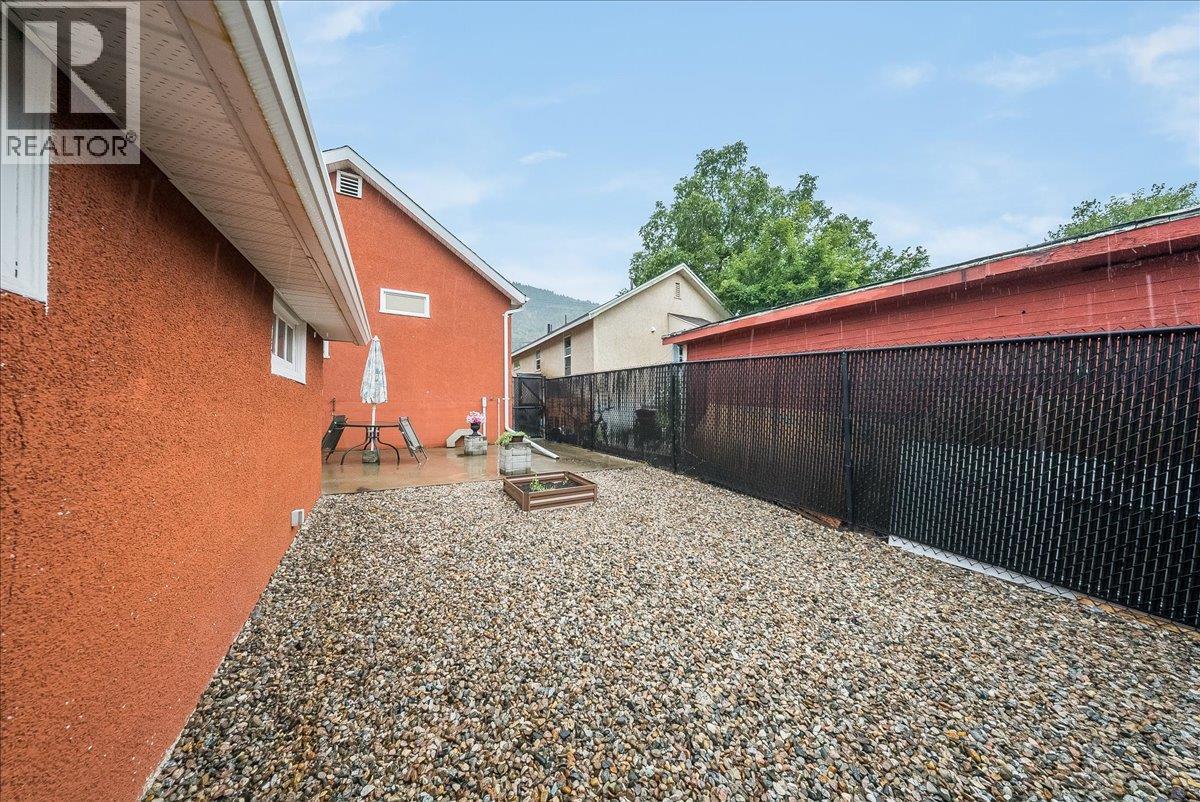 2081 Second Avenue, Trail, British Columbia  V1R 1N4 - Photo 40 - 10397859