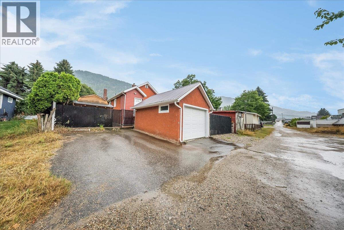 2081 Second Avenue, Trail, British Columbia  V1R 1N4 - Photo 41 - 10397859