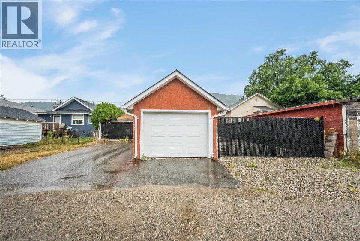 2081 Second Avenue, Trail, British Columbia  V1R 1N4 - Photo 42 - 10397859
