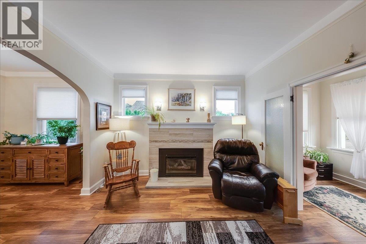 2081 Second Avenue, Trail, British Columbia  V1R 1N4 - Photo 5 - 10397859