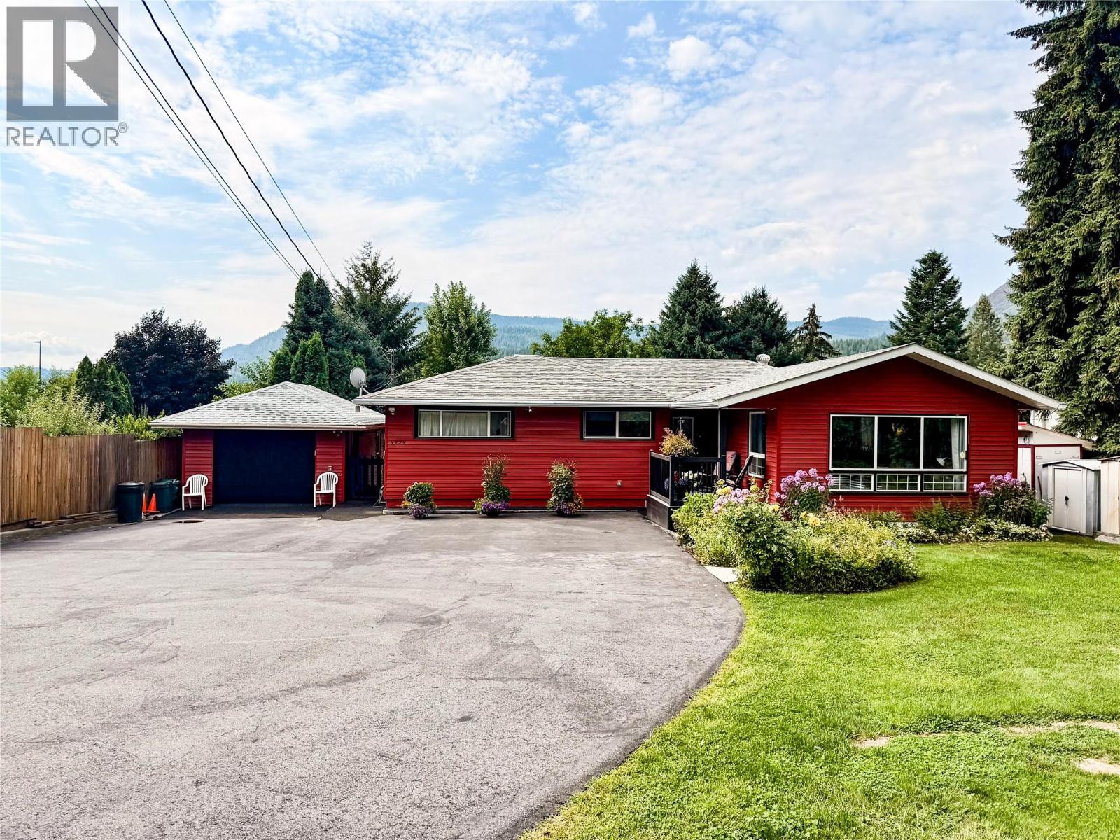 8329 Highway 3b, Trail, British Columbia  V1R 4W3 - Photo 1 - 10397847