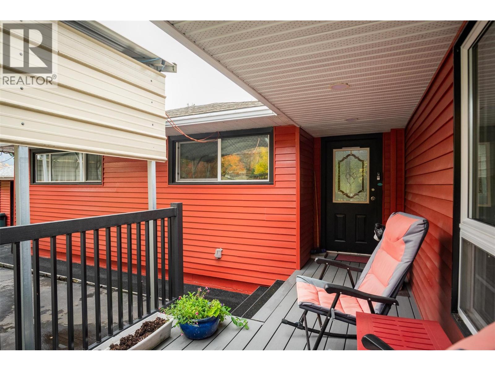 8329 Highway 3b, Trail, British Columbia  V1R 4W3 - Photo 3 - 10397847