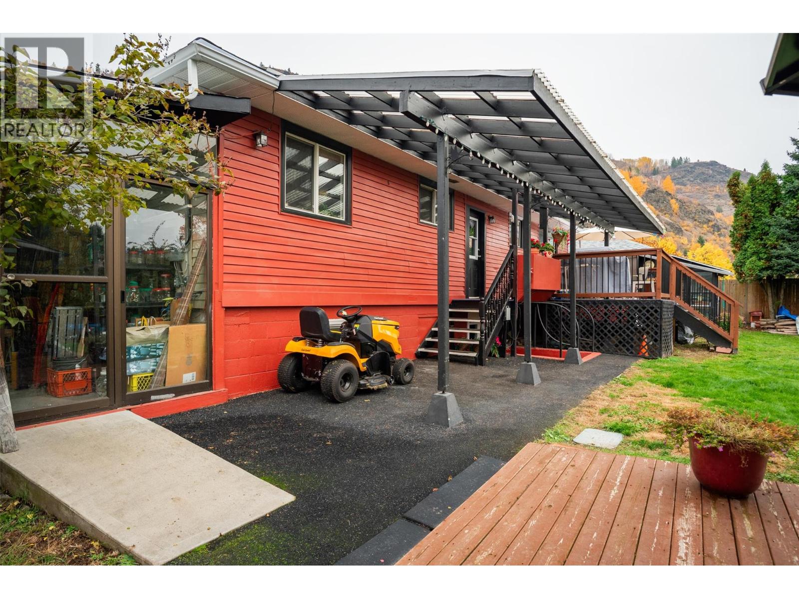8329 Highway 3b, Trail, British Columbia  V1R 4W3 - Photo 43 - 10397847