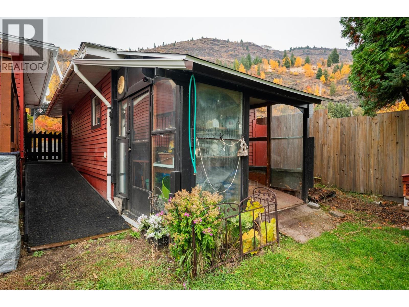 8329 Highway 3b, Trail, British Columbia  V1R 4W3 - Photo 49 - 10397847