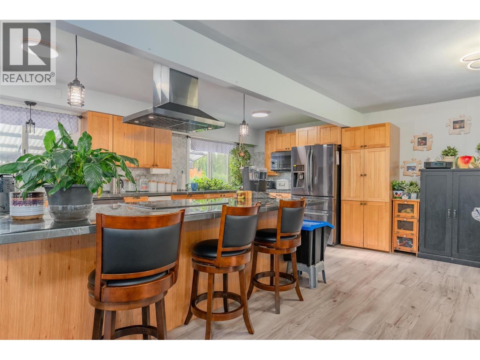 8329 Highway 3b, Trail, British Columbia  V1R 4W3 - Photo 6 - 10397847