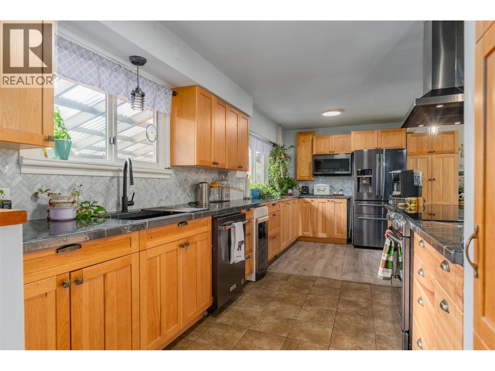 8329 Highway 3b, Trail, British Columbia  V1R 4W3 - Photo 8 - 10397847