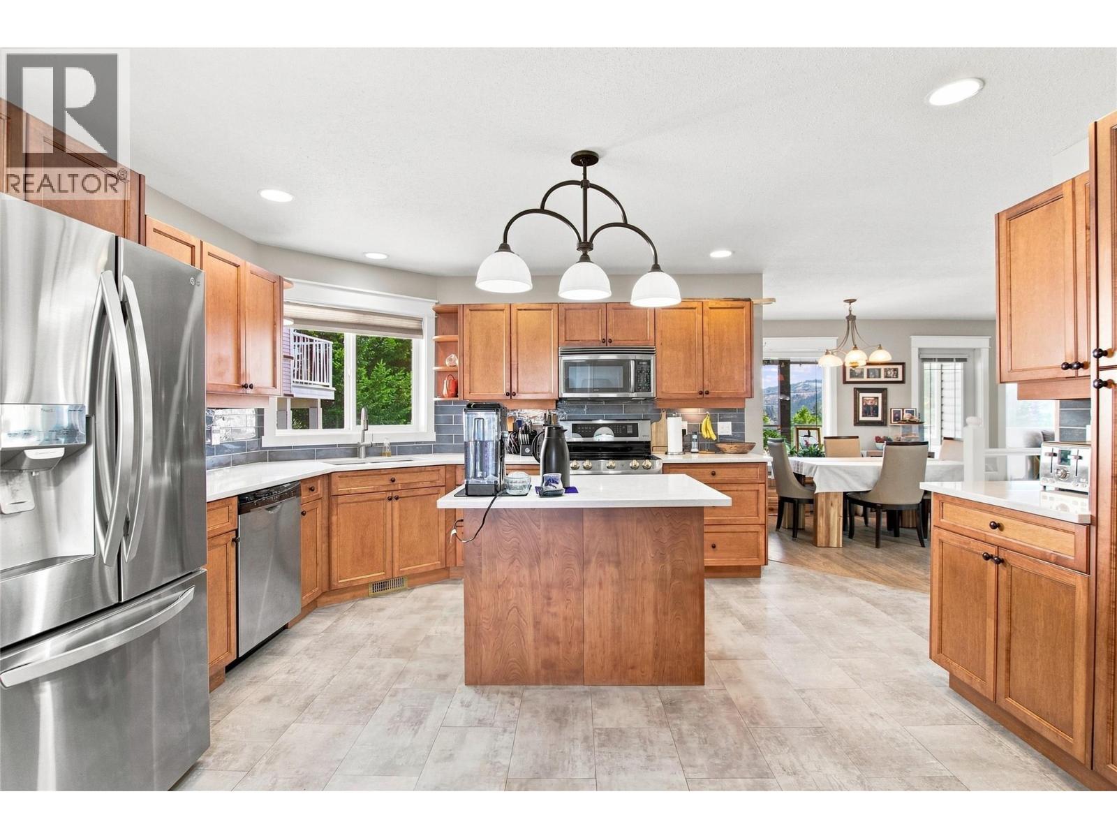 1373 Copperhead Drive, Kamloops, British Columbia  V2E 2T4 - Photo 4 - 10397471
