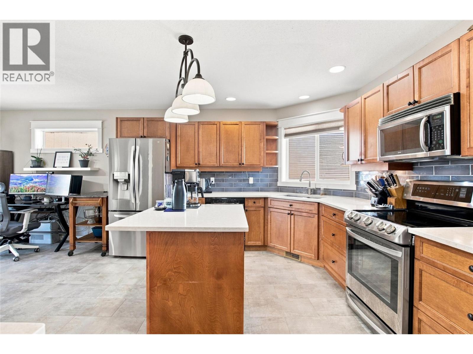 1373 Copperhead Drive, Kamloops, British Columbia  V2E 2T4 - Photo 6 - 10397471