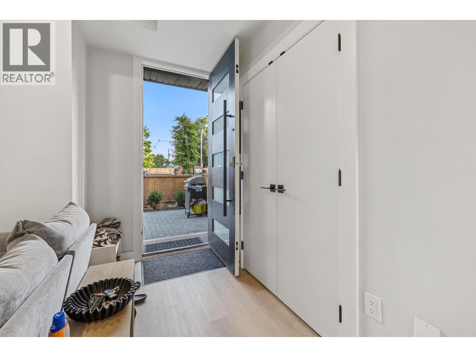 830 Glenwood Avenue Unit# 2, Kelowna, British Columbia  V1Y 5M5 - Photo 2 - 10397694