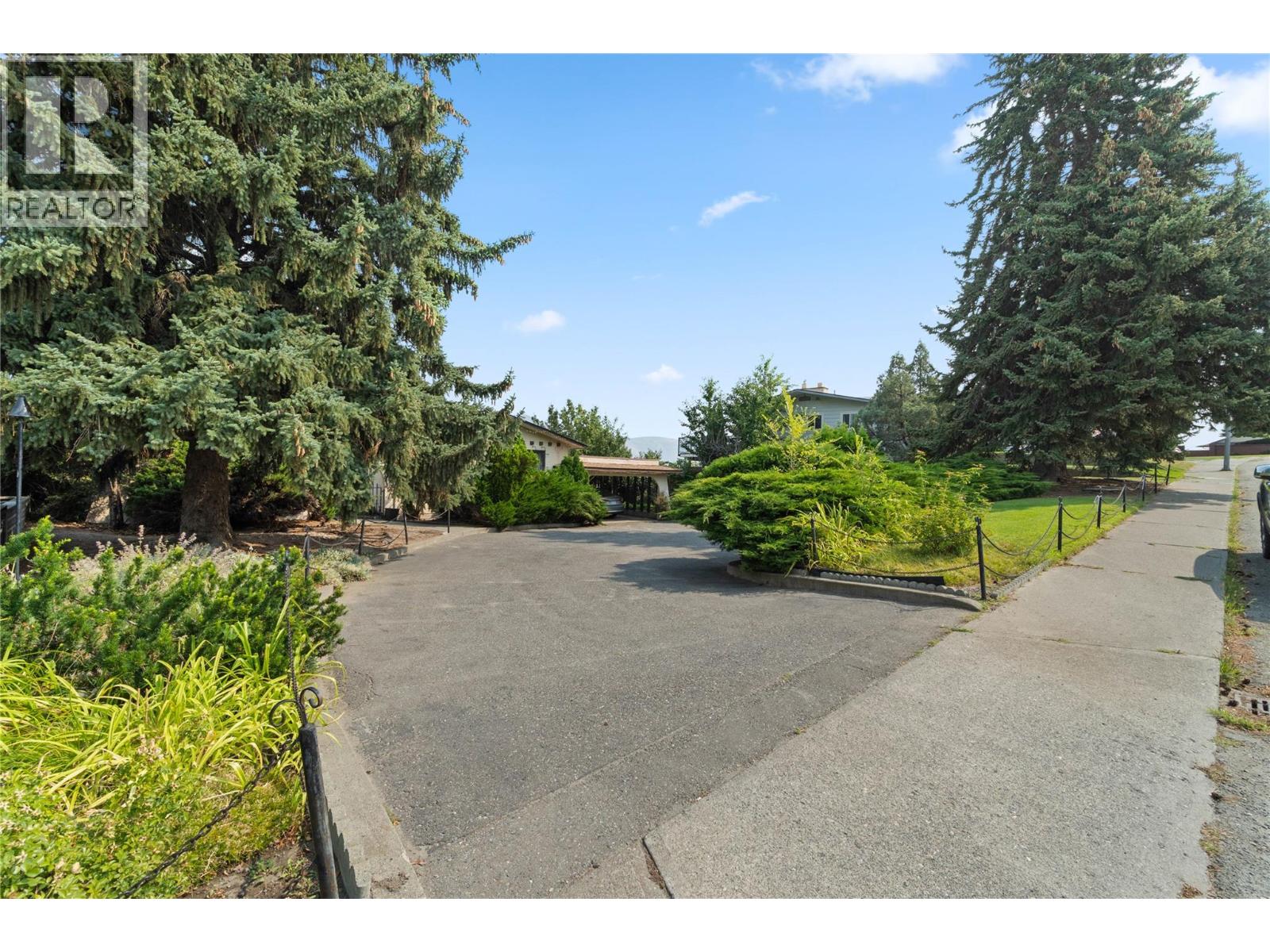 296 Gibraltar Court, Kamloops, British Columbia  V2C 1P2 - Photo 3 - 10397856