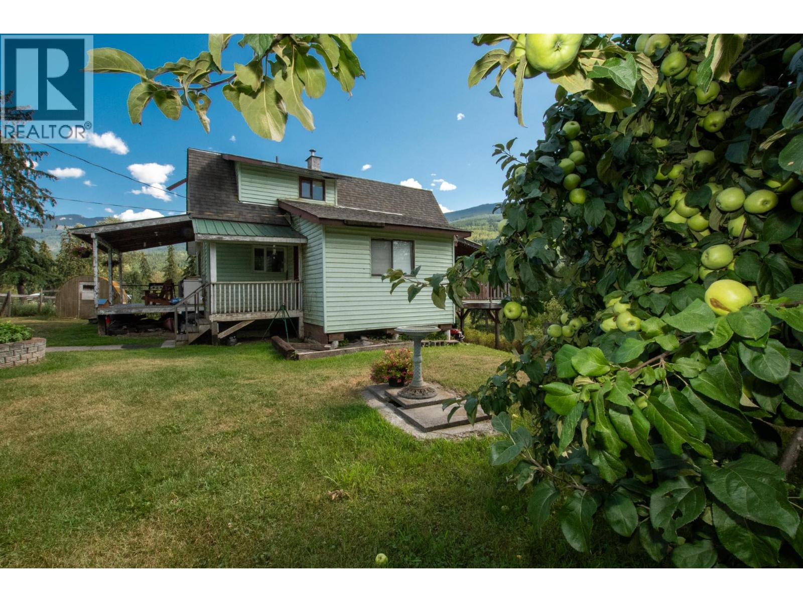 2460 Pye Road Road, Clearwater, British Columbia  V0E 1N1 - Photo 1 - 10397742