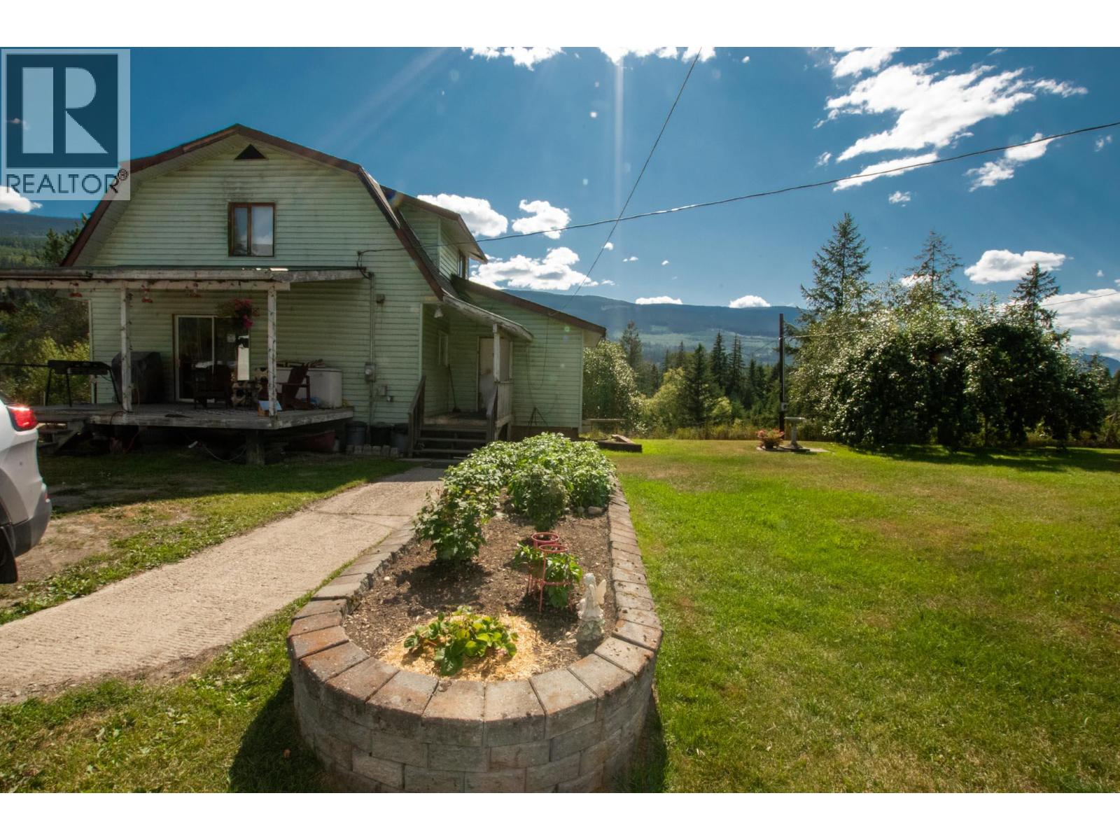 2460 Pye Road Road, Clearwater, British Columbia  V0E 1N1 - Photo 9 - 10397742