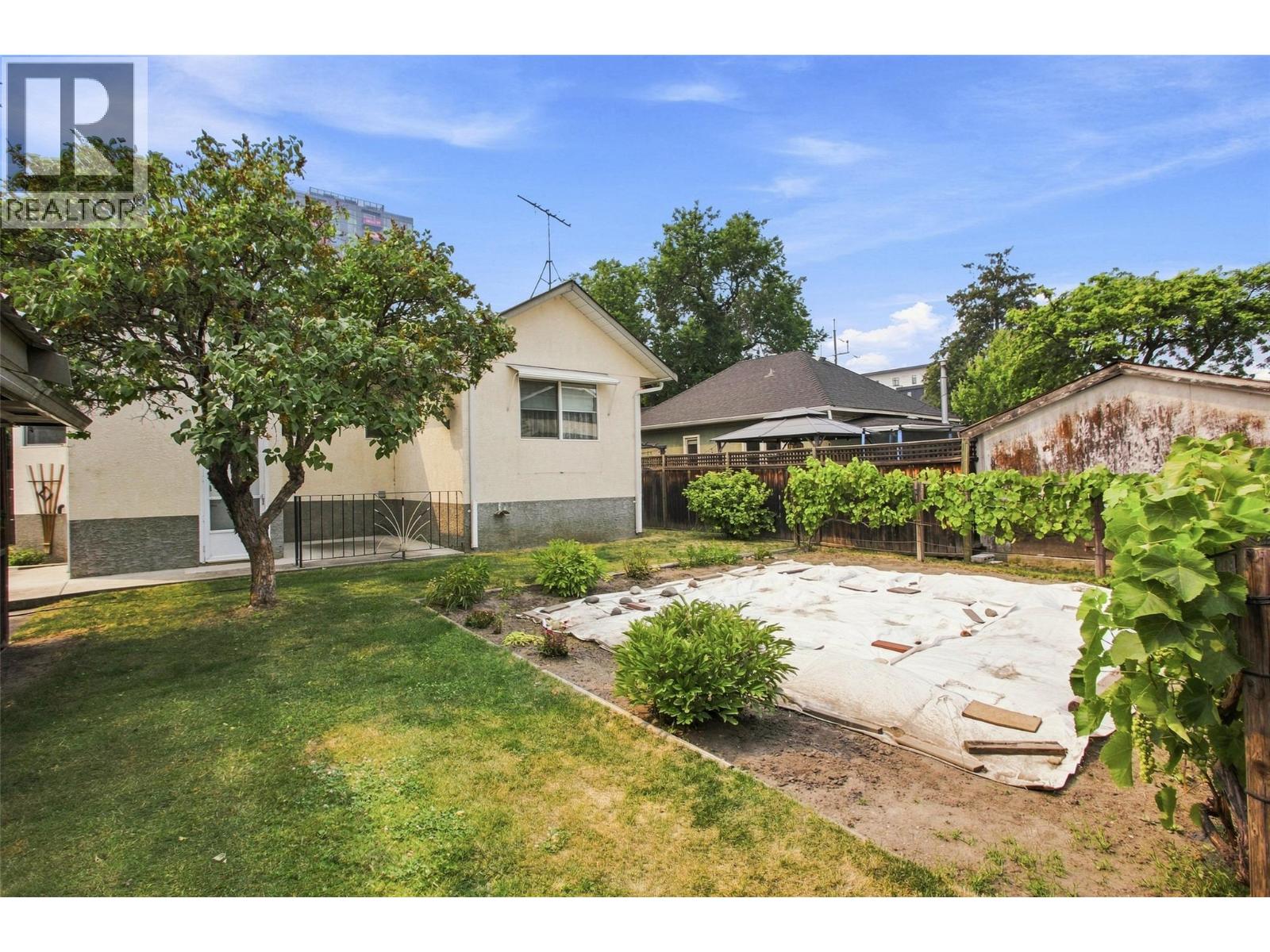 1339 Richter Street, Kelowna, British Columbia  V1Y 2L5 - Photo 3 - 10397749