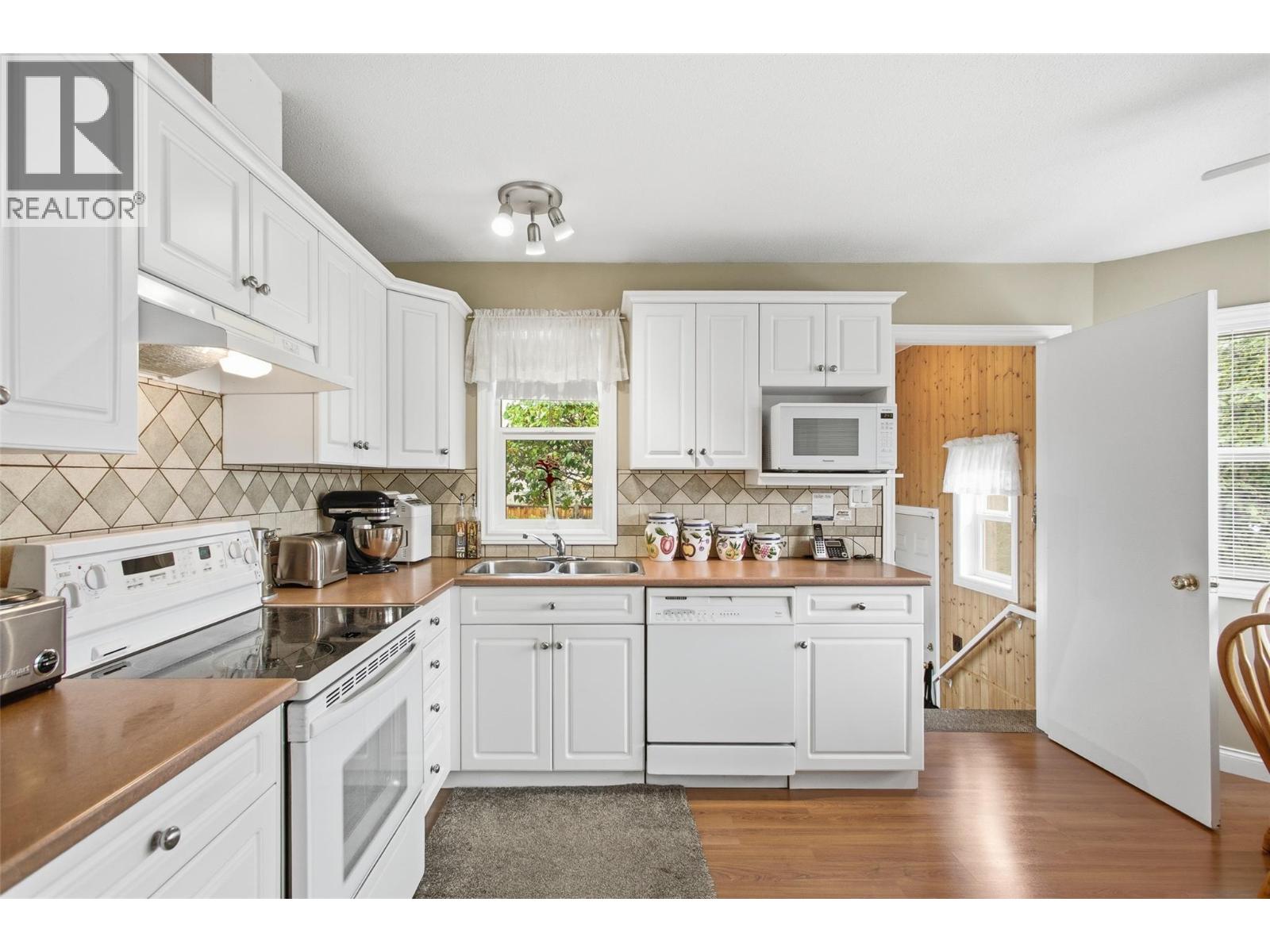 1339 Richter Street, Kelowna, British Columbia  V1Y 2L5 - Photo 4 - 10397749