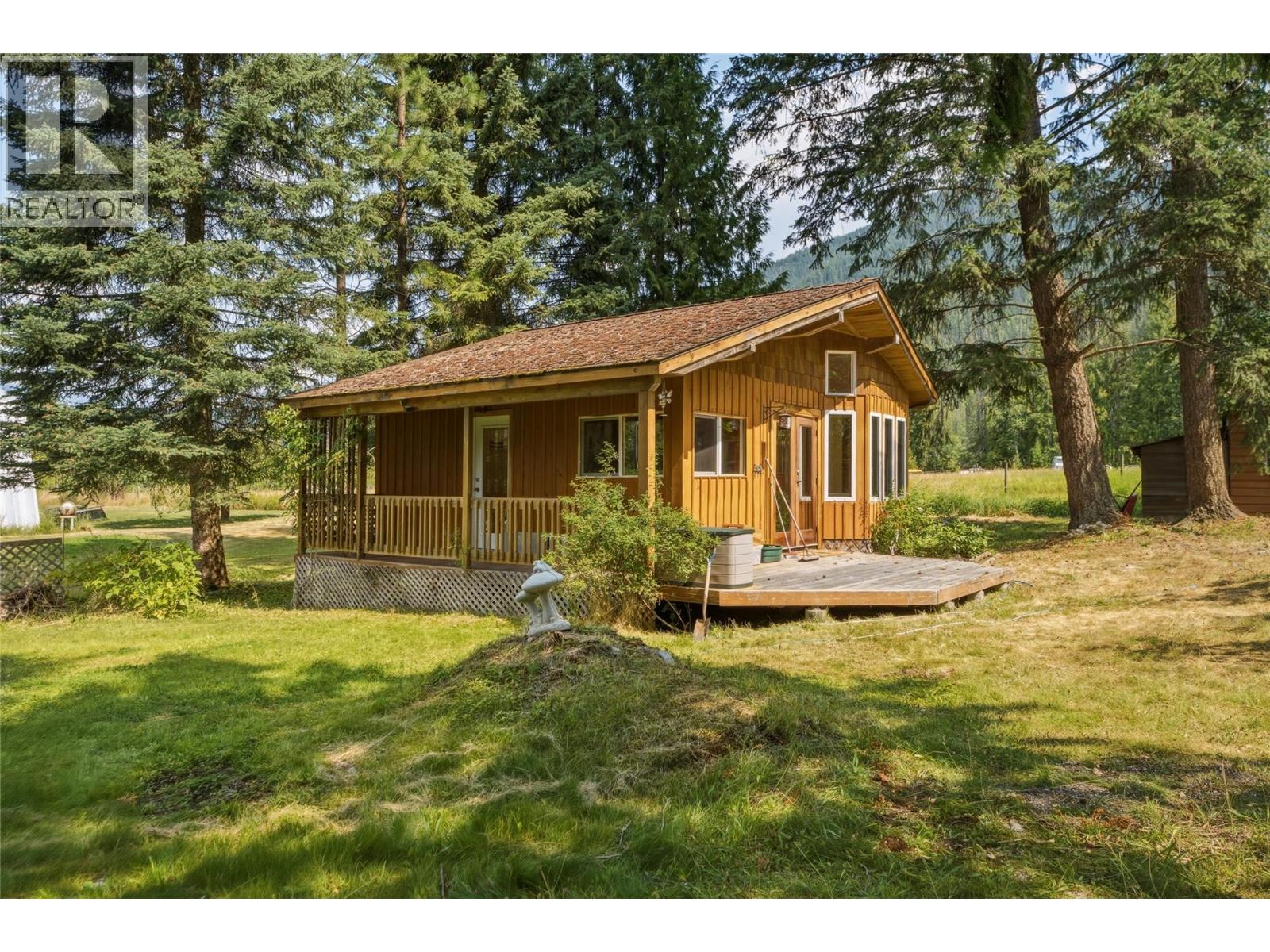518 Willow Street, Fauquier, British Columbia  V0G 1K0 - Photo 14 - 10397571