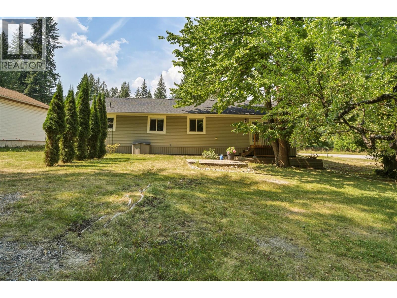 518 Willow Street, Fauquier, British Columbia  V0G 1K0 - Photo 17 - 10397571