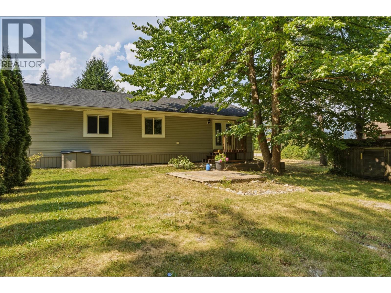 518 Willow Street, Fauquier, British Columbia  V0G 1K0 - Photo 18 - 10397571