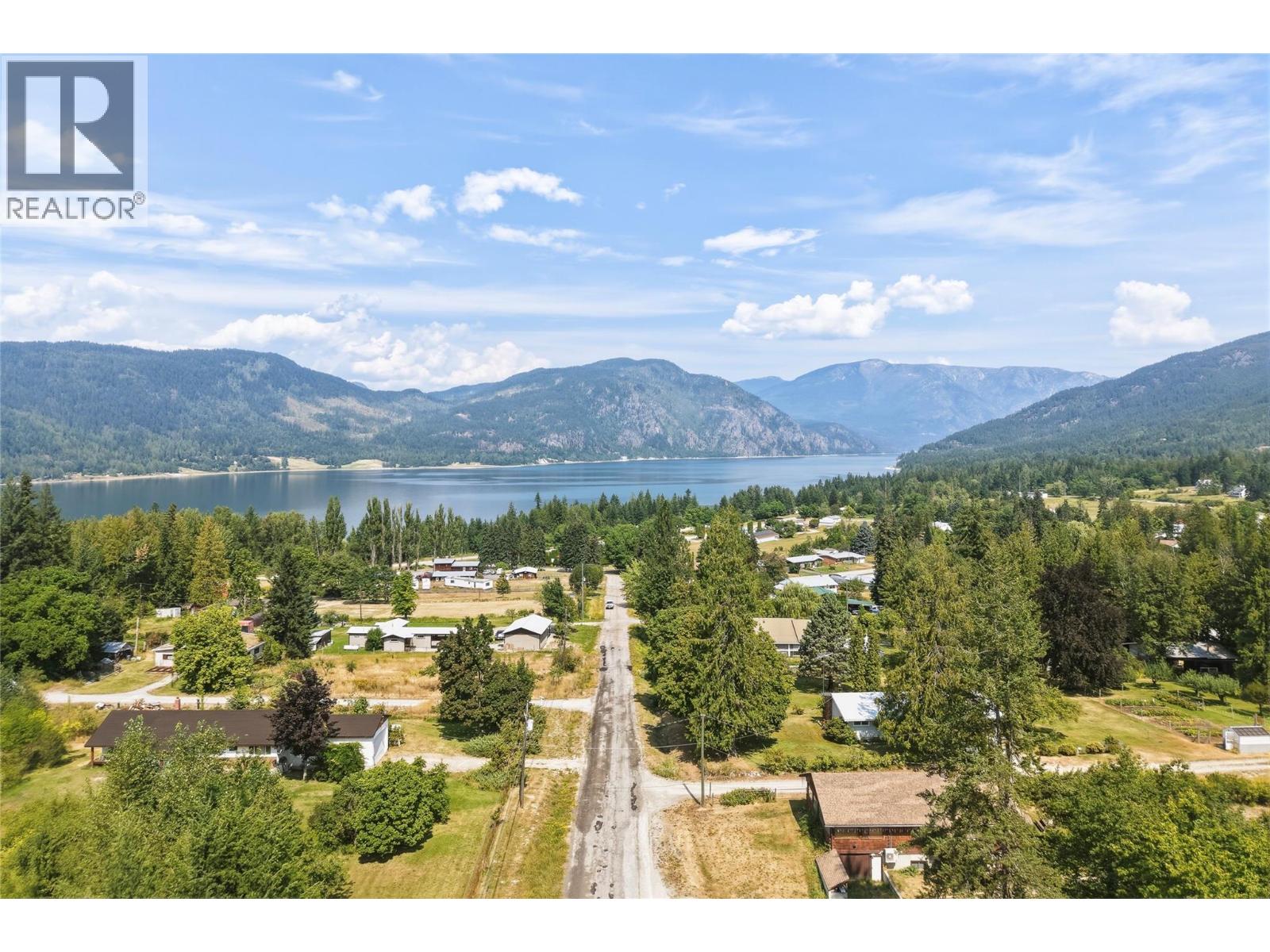 518 Willow Street, Fauquier, British Columbia  V0G 1K0 - Photo 5 - 10397571