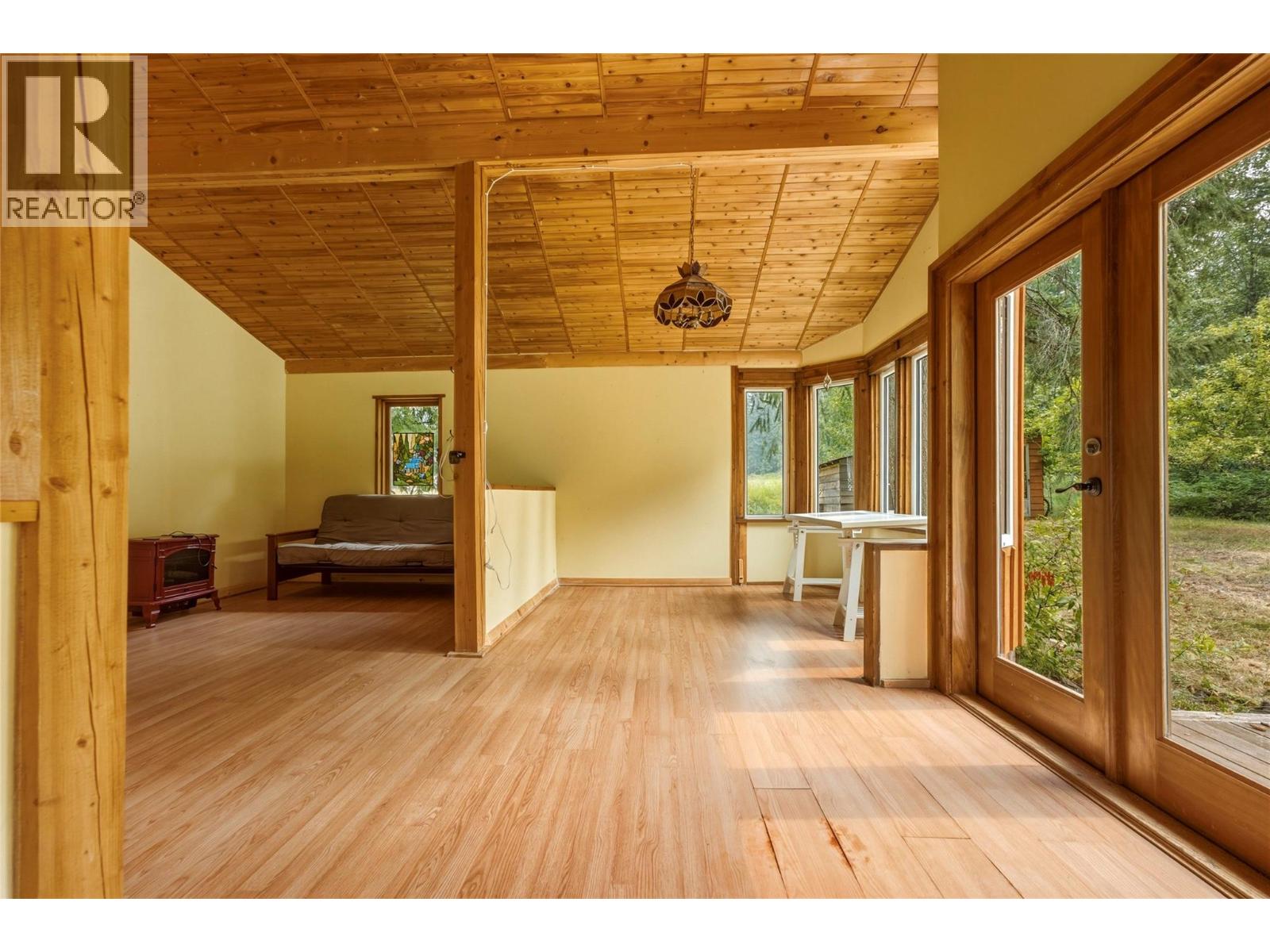 518 Willow Street, Fauquier, British Columbia  V0G 1K0 - Photo 53 - 10397571
