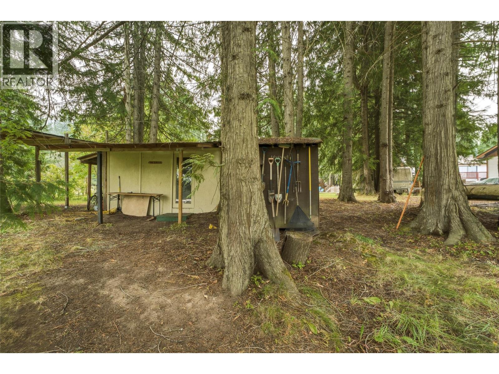 518 Willow Street, Fauquier, British Columbia  V0G 1K0 - Photo 57 - 10397571