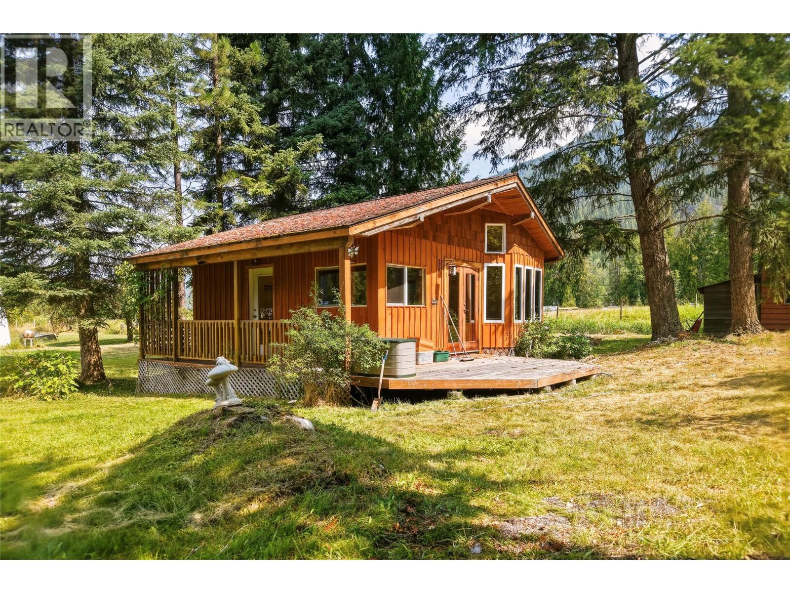 518 Willow Street, Fauquier, British Columbia  V0G 1K0 - Photo 9 - 10397571