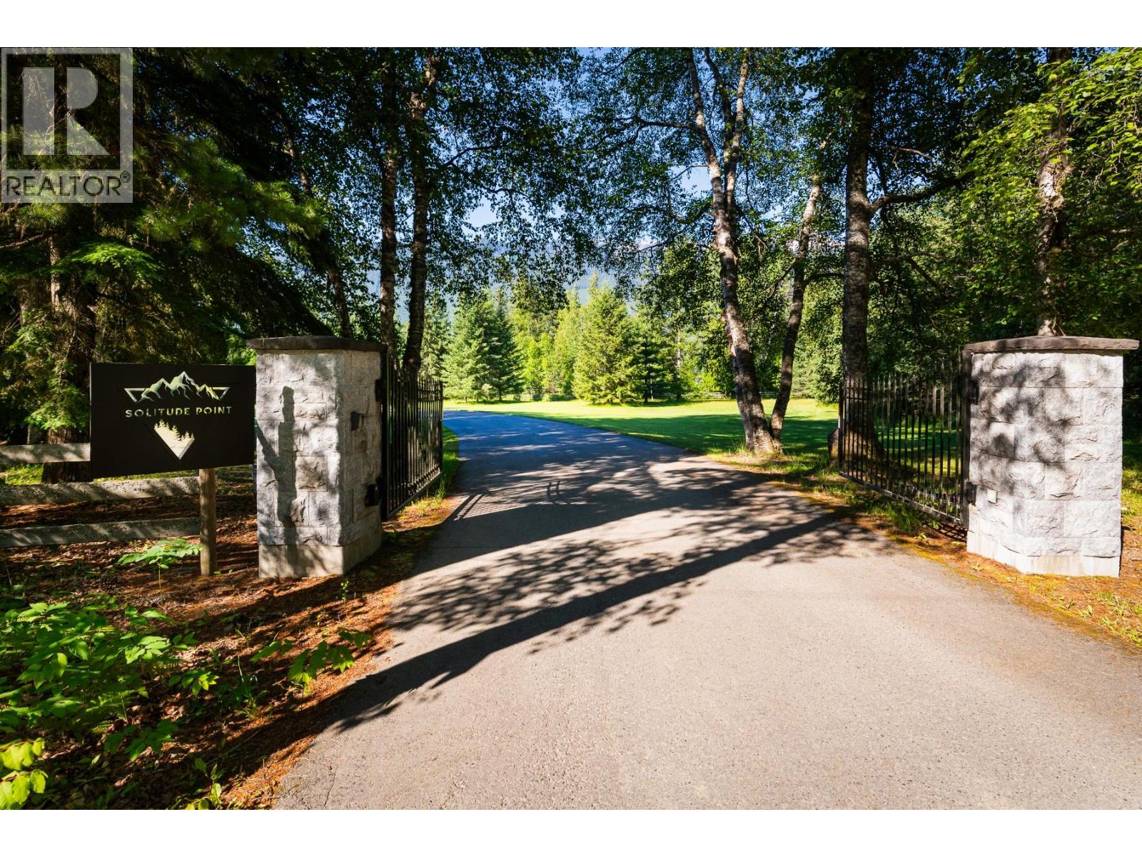 4785 Airport Way, Revelstoke, British Columbia  V0E 2S3 - Photo 2 - 10396289