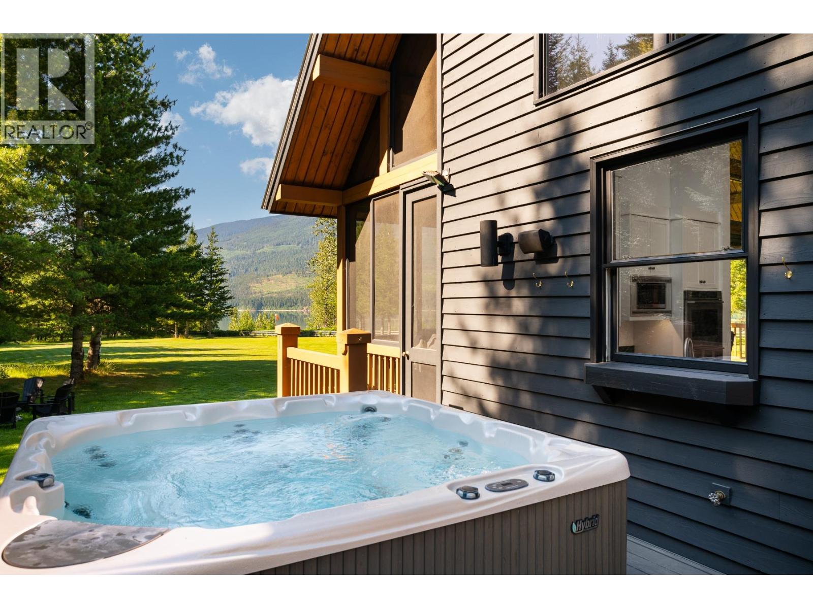 4785 Airport Way, Revelstoke, British Columbia  V0E 2S3 - Photo 38 - 10396289