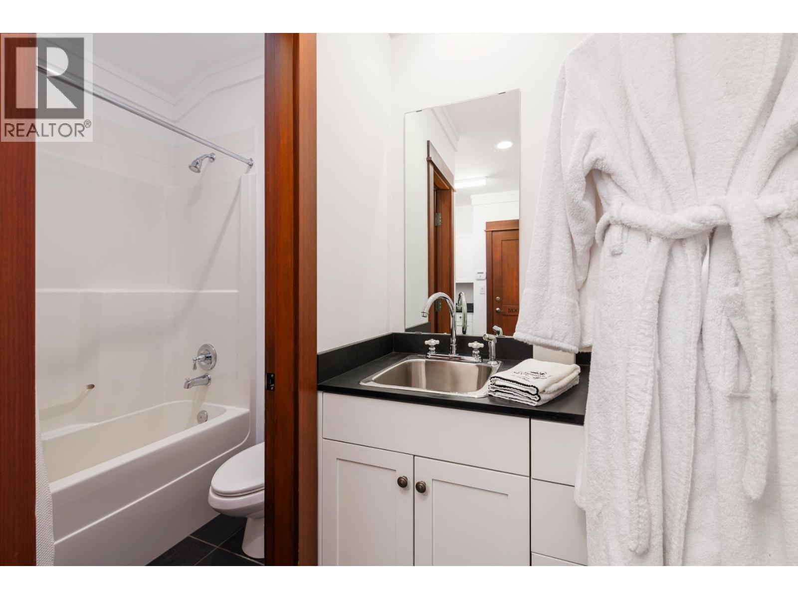 4785 Airport Way, Revelstoke, British Columbia  V0E 2S3 - Photo 39 - 10396289