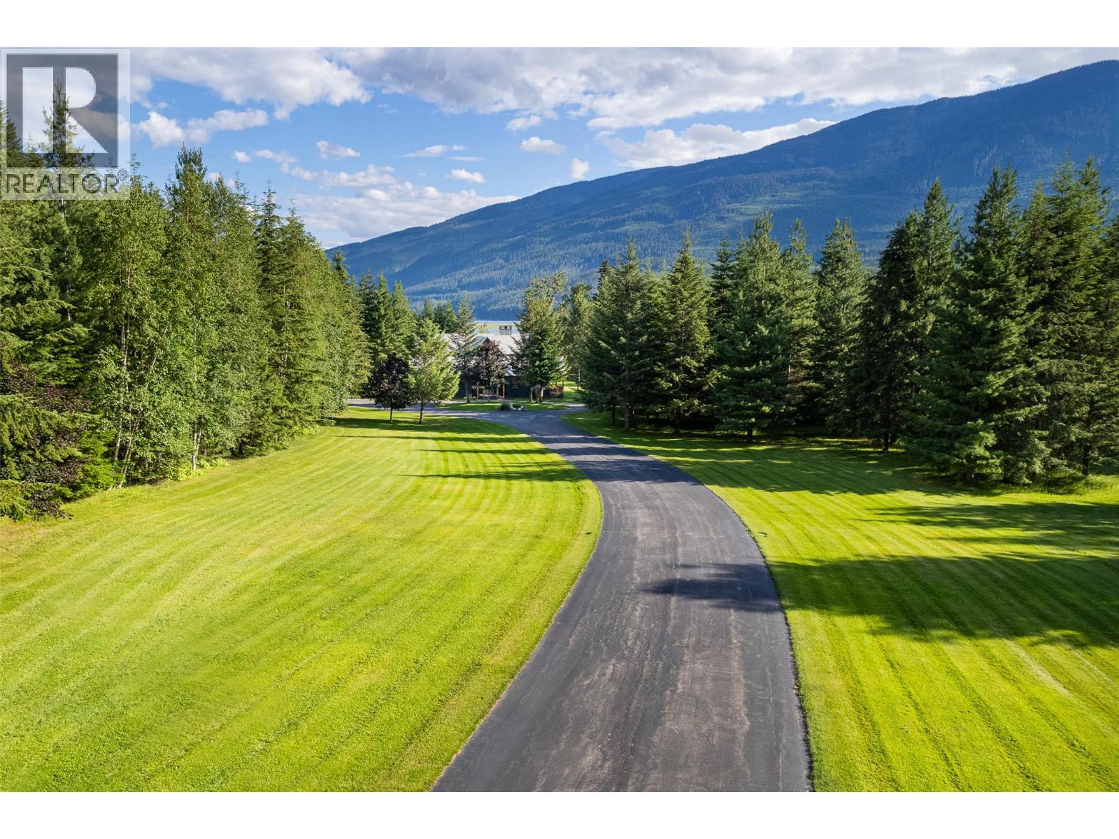 4785 Airport Way, Revelstoke, British Columbia  V0E 2S3 - Photo 4 - 10396289