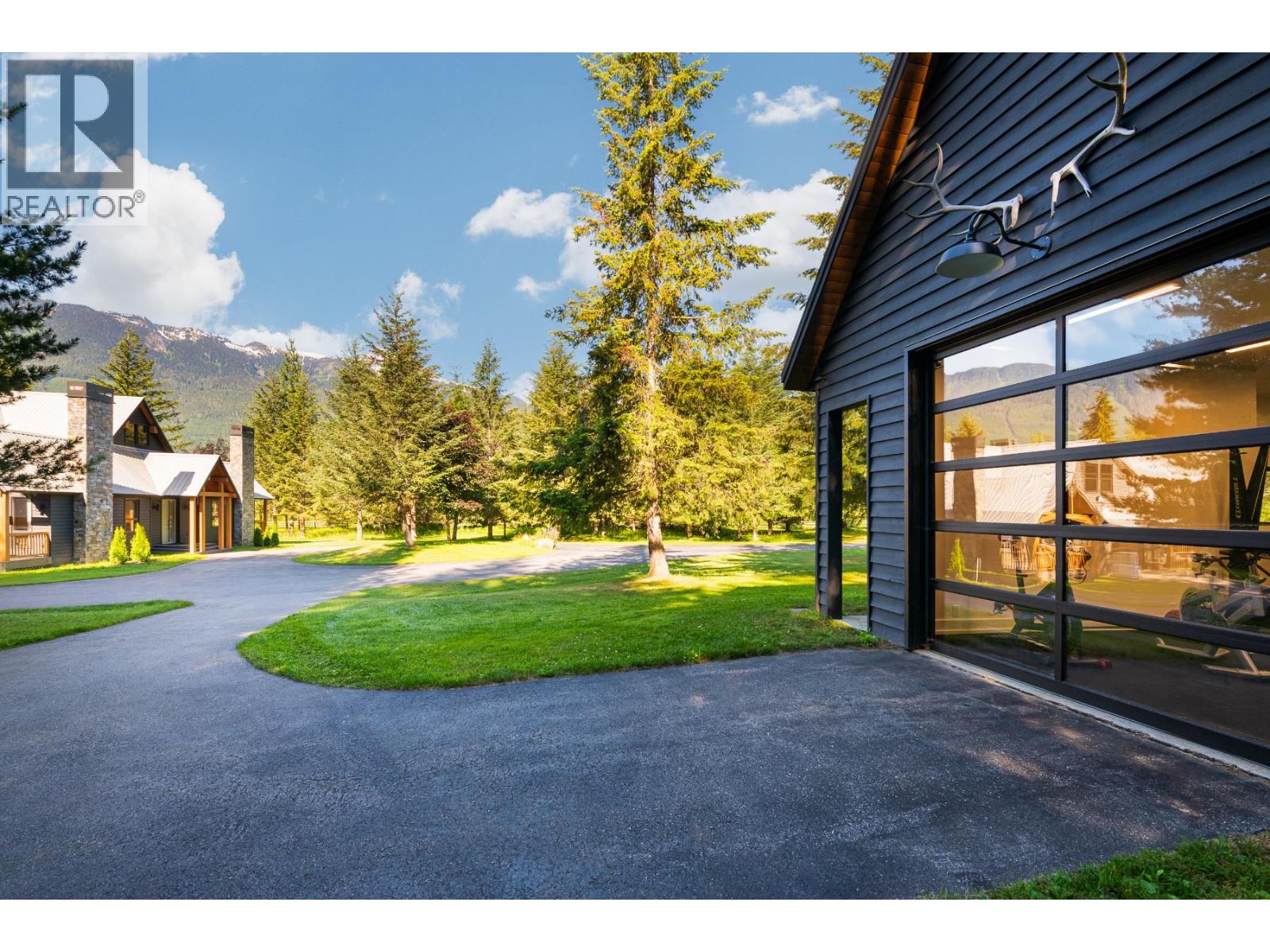 4785 Airport Way, Revelstoke, British Columbia  V0E 2S3 - Photo 46 - 10396289