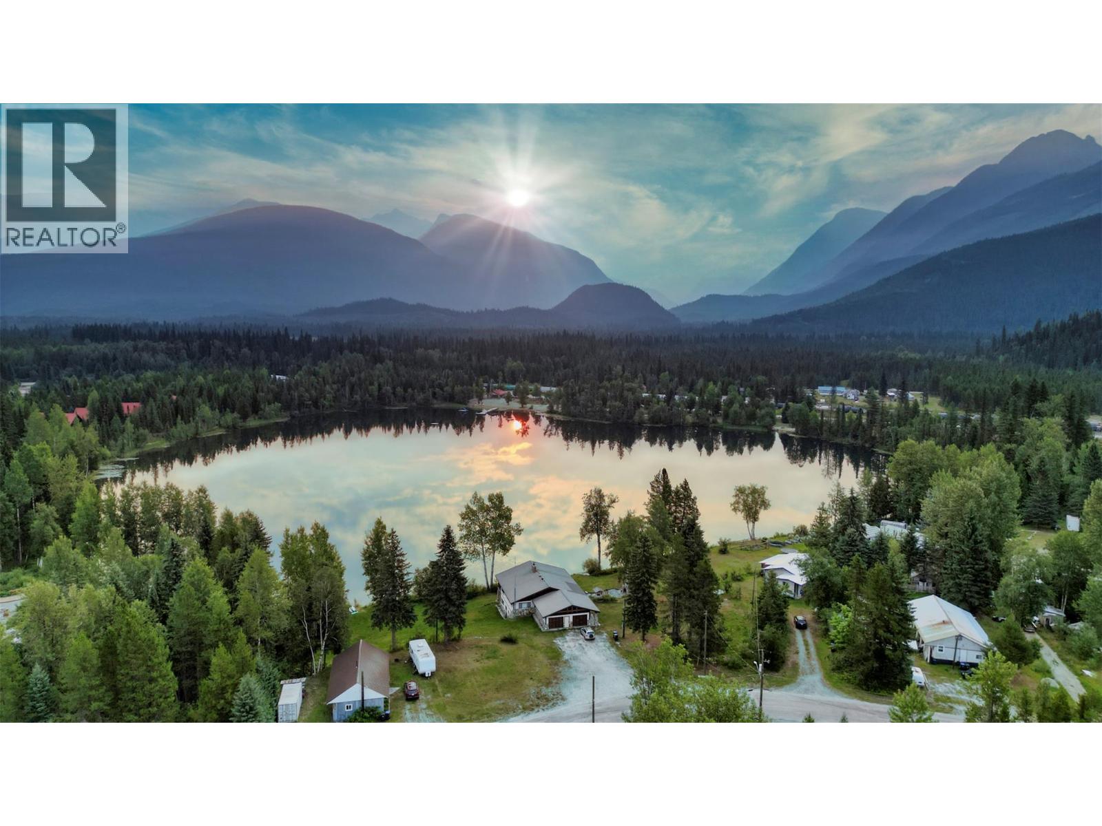 906 Harrwood Drive, Blue River, British Columbia  V0E 1J0 - Photo 2 - 10396278