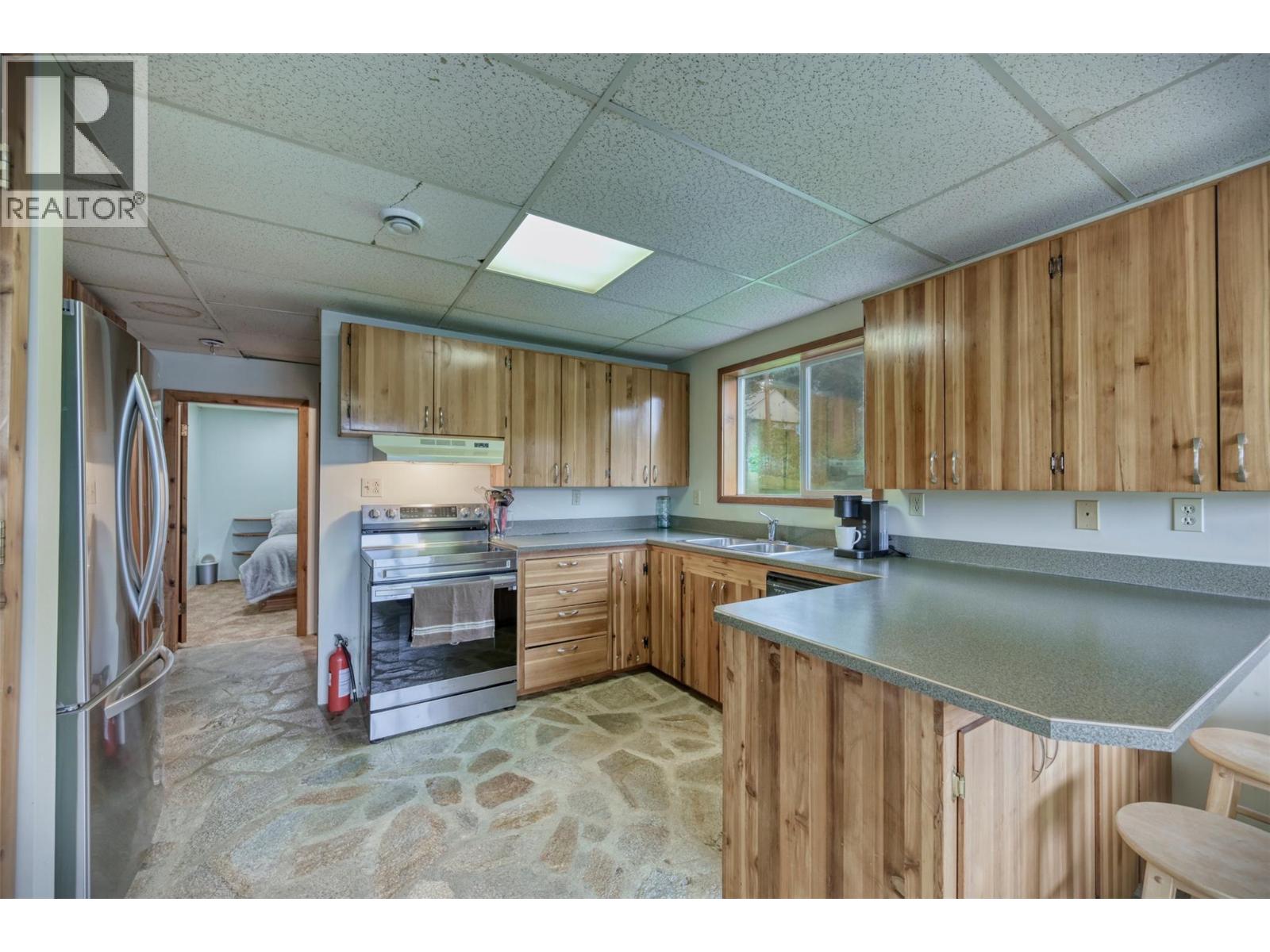 906 Harrwood Drive, Blue River, British Columbia  V0E 1J0 - Photo 20 - 10396278