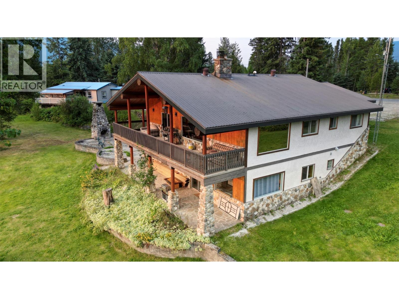 906 Harrwood Drive, Blue River, British Columbia  V0E 1J0 - Photo 4 - 10396278