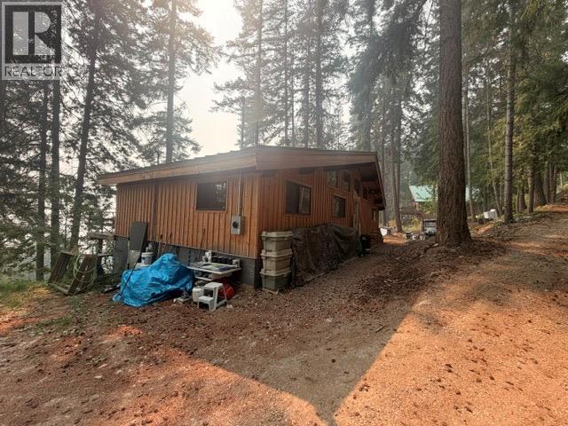 2409 Vickers Trail, Anglemont, British Columbia  V0E 1M8 - Photo 12 - 10397895