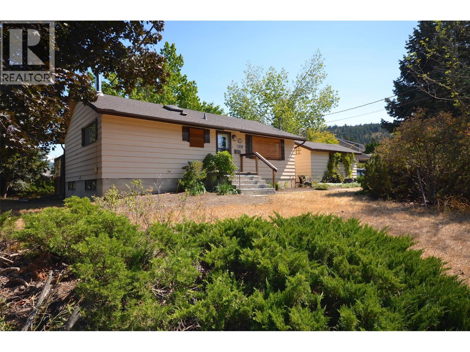 7609 Cunliffe Road, Coldstream, British Columbia  V1B 1T4 - Photo 1 - 10397577
