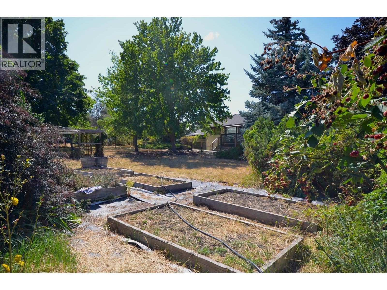 7609 Cunliffe Road, Coldstream, British Columbia  V1B 1T4 - Photo 10 - 10397577