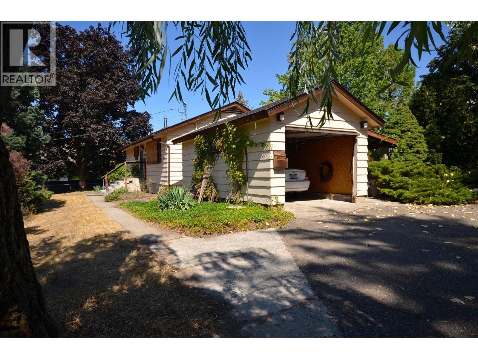7609 Cunliffe Road, Coldstream, British Columbia  V1B 1T4 - Photo 4 - 10397577