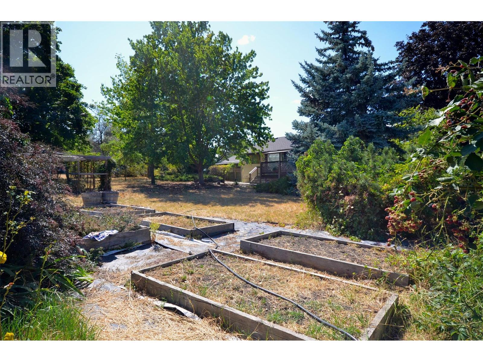 7609 Cunliffe Road, Coldstream, British Columbia  V1B 1T4 - Photo 9 - 10397577