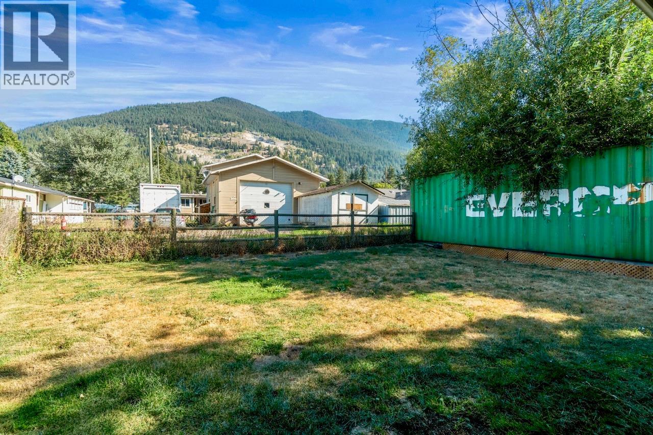 5722 97 Highway N, Falkland, British Columbia  V0E 1W0 - Photo 3 - 10397696