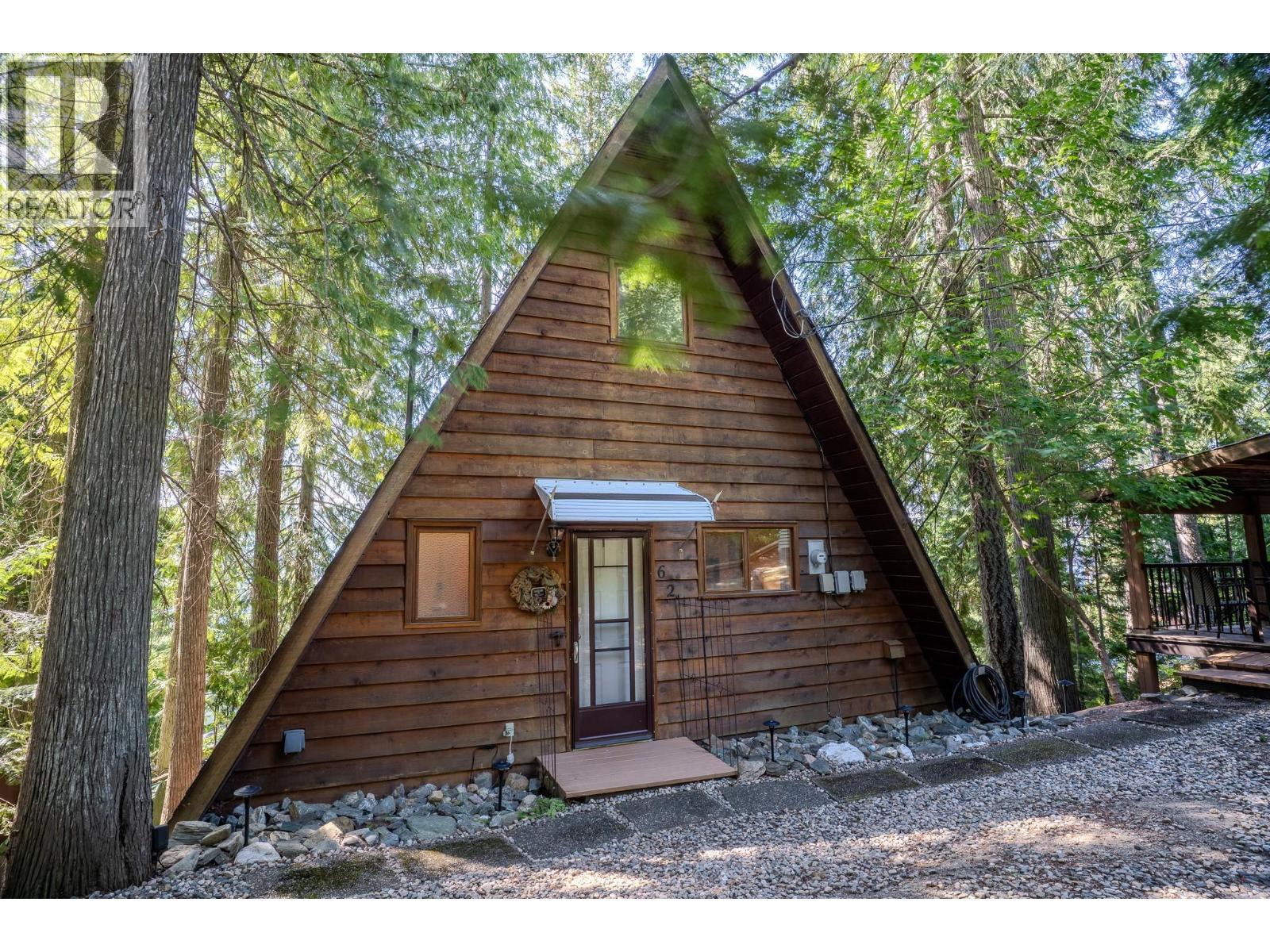 7496 Castle Heights, Anglemont, British Columbia  V0E 1M8 - Photo 1 - 10397900
