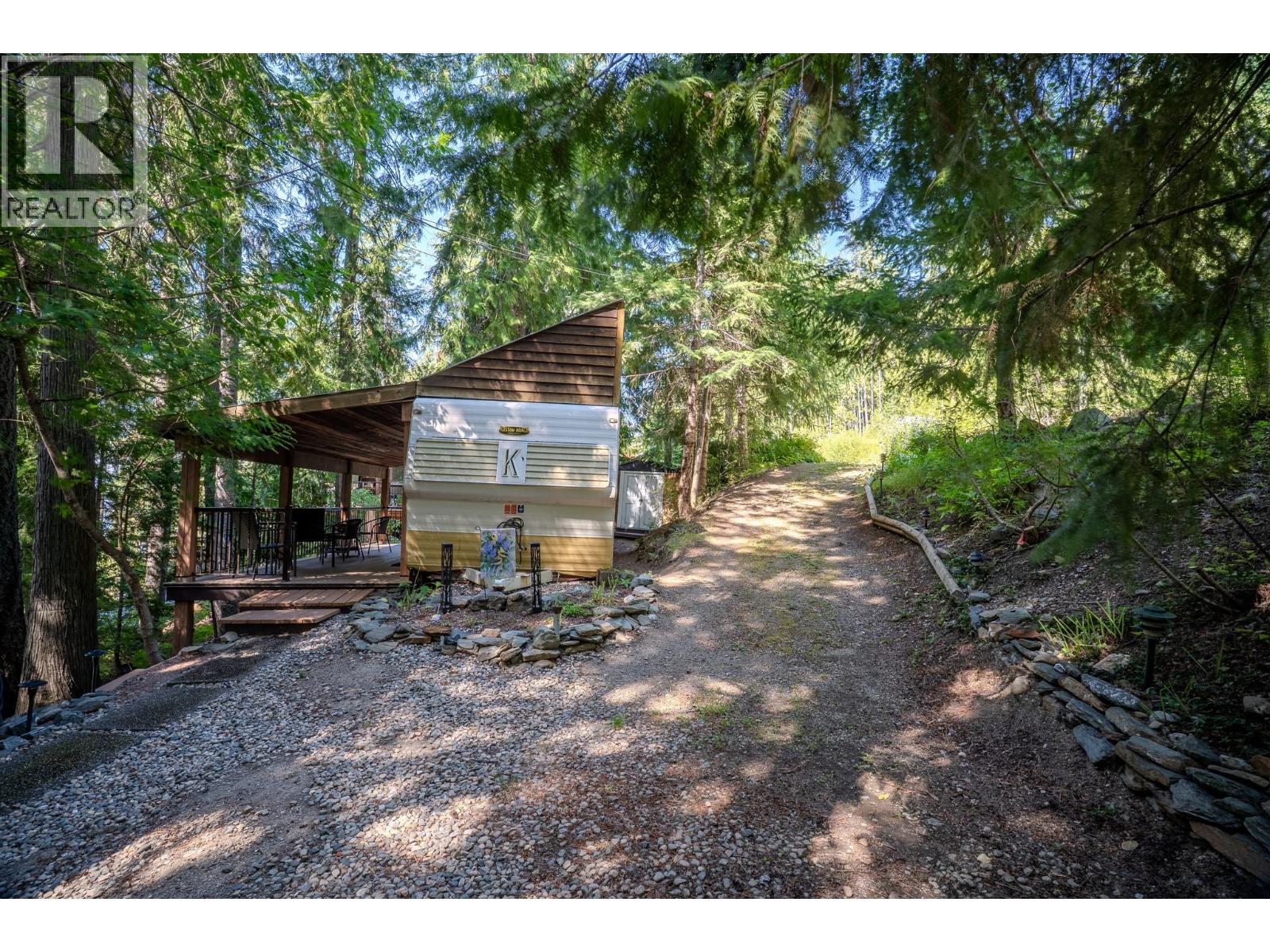 7496 Castle Heights, Anglemont, British Columbia  V0E 1M8 - Photo 35 - 10397900