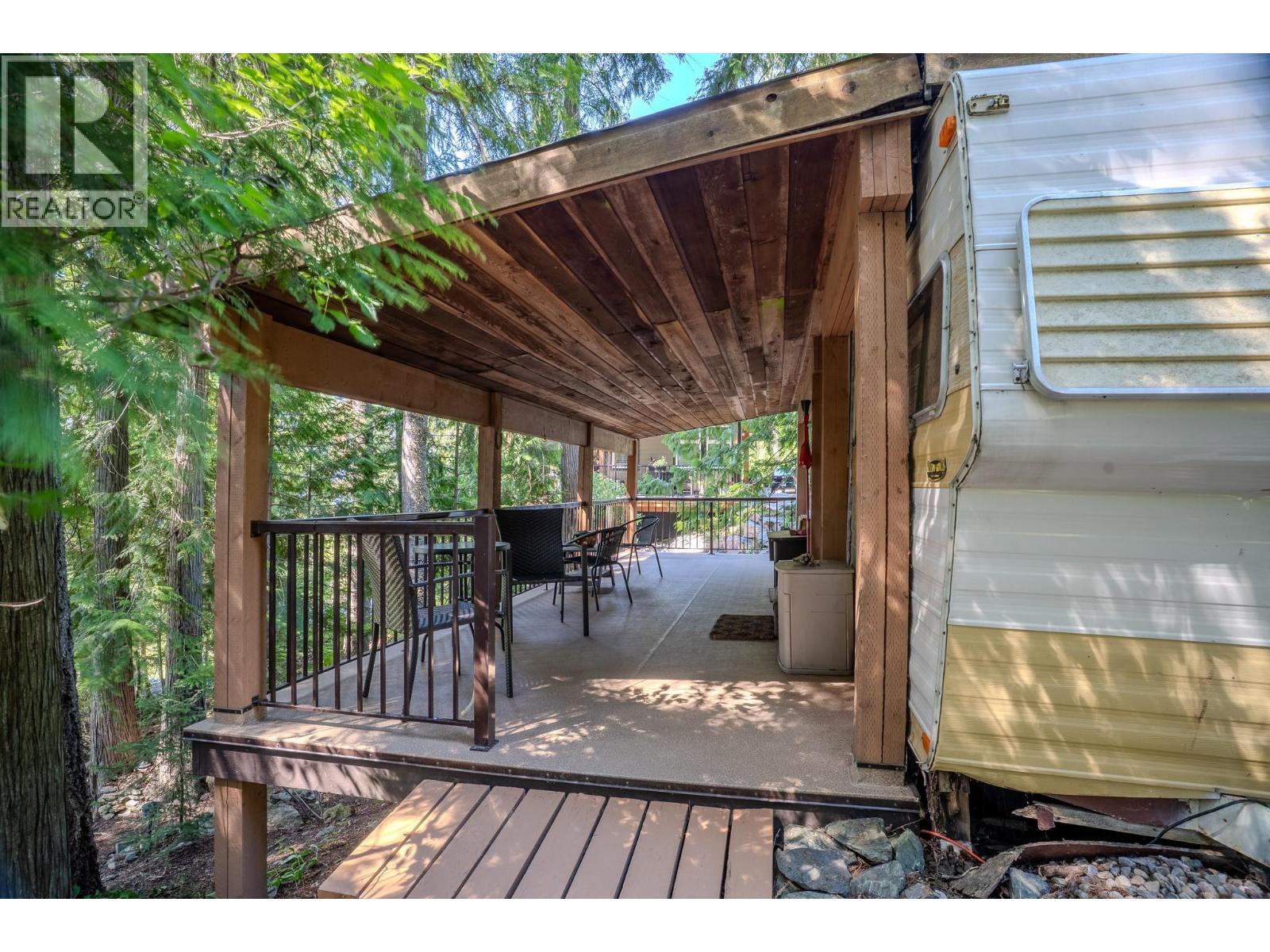7496 Castle Heights, Anglemont, British Columbia  V0E 1M8 - Photo 38 - 10397900