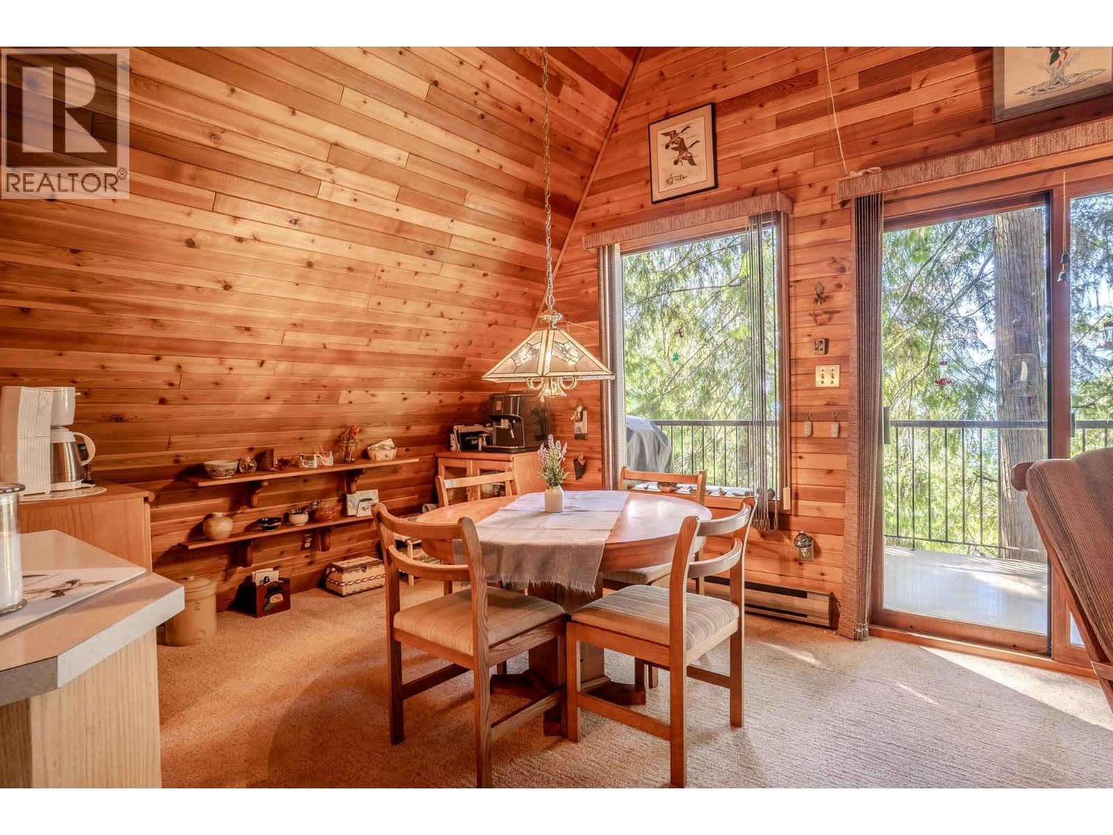 7496 Castle Heights, Anglemont, British Columbia  V0E 1M8 - Photo 4 - 10397900