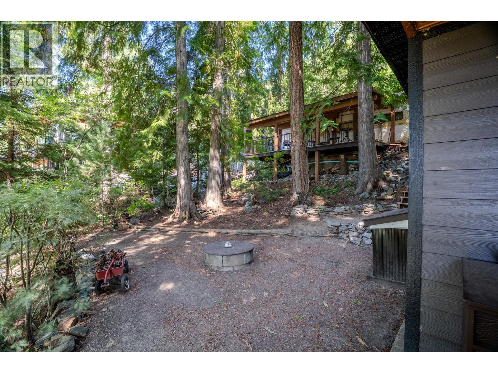 7496 Castle Heights, Anglemont, British Columbia  V0E 1M8 - Photo 43 - 10397900